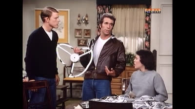Happy Days - 4x25 - Le.Baptême.De.Fonzie.FR.
