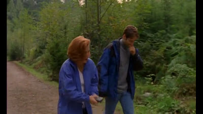 X Files Aux frontieres du reel 5x04 VF .